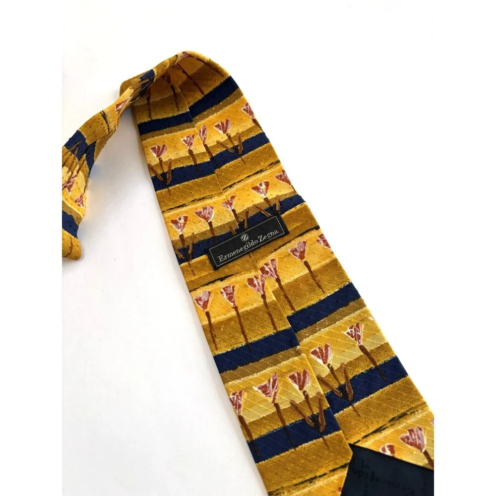 Vintage Ermenegildo Zegna Silk Floral Tulip Neck Tie Italy 3.75